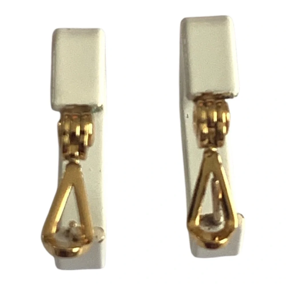 Vintage 60s Monet Pat.pend white and gold-tone geometric Hoop Clip-On Earrings - Picture 5 of 12